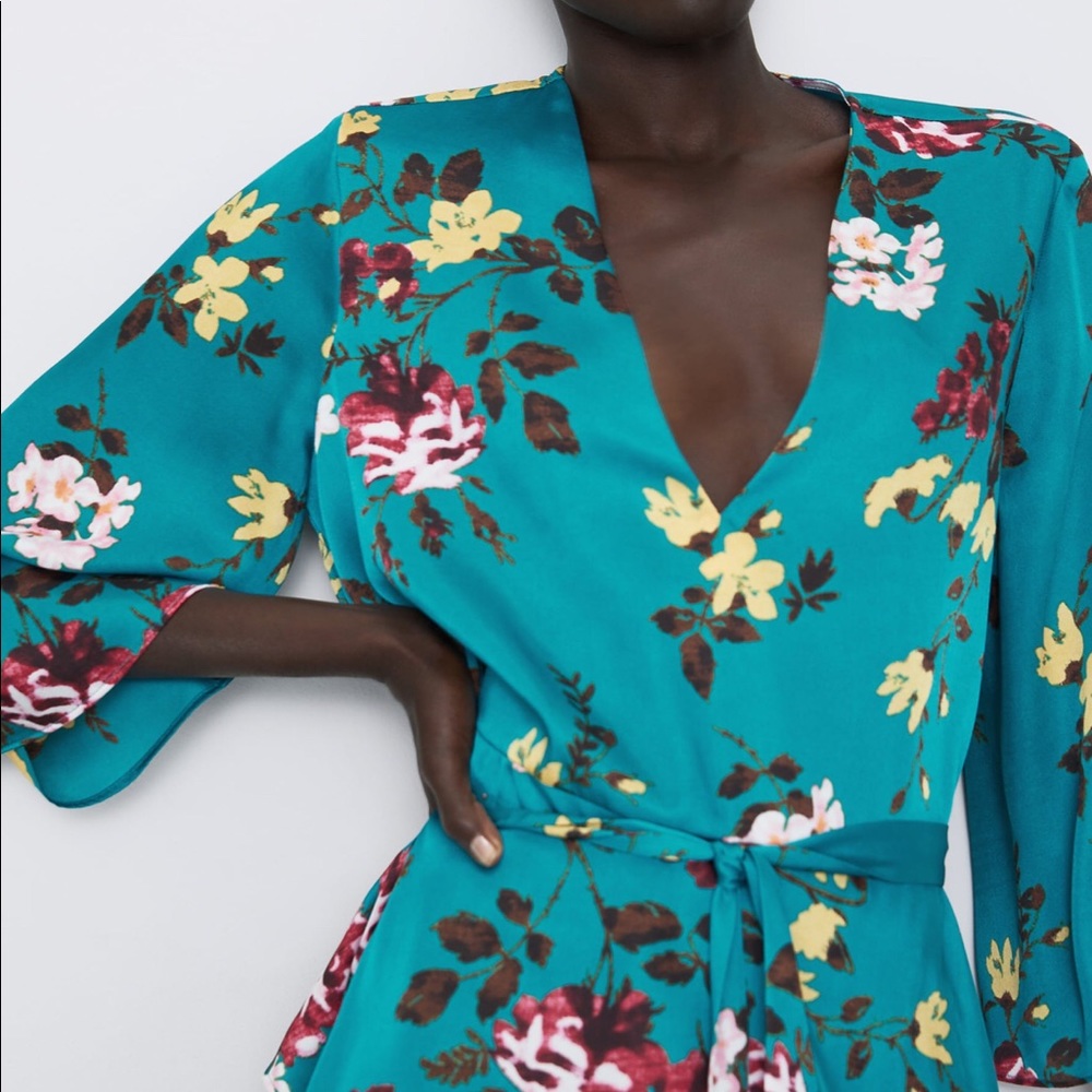 ZARA FLOWER PRINT WRAP TOP